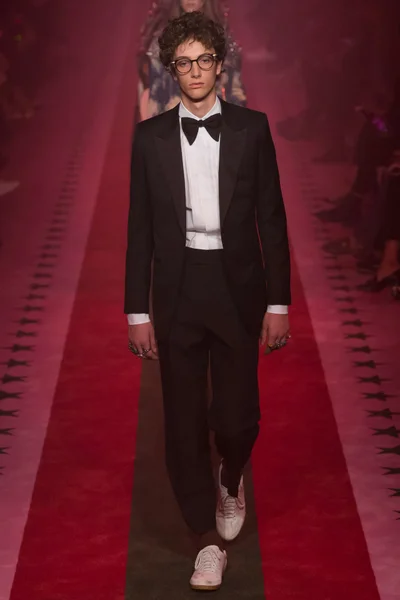 Look 19